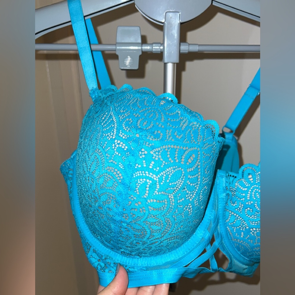 Lace Underwire Bra in Turquoise - Picture 3 of 9